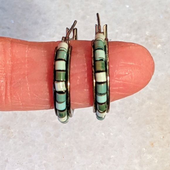 🎇2/$15🎇 Beaded Hoops Silvertone aqua turquoise - Picture 3 of 6